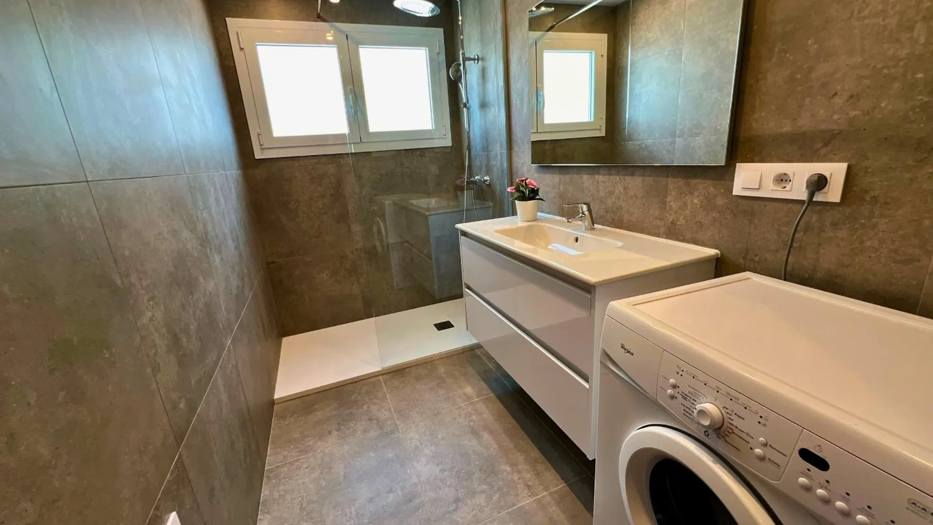 Europa 36 Apartman Roses 0*,